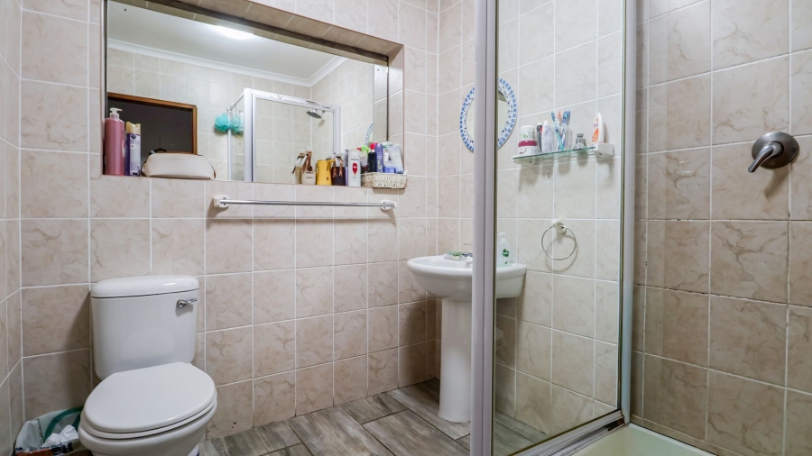 5 Bedroom Property for Sale in Aalwyndal Western Cape